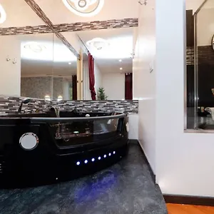 Black Enchanting Jacuzzi Trastevere - Collection Rome